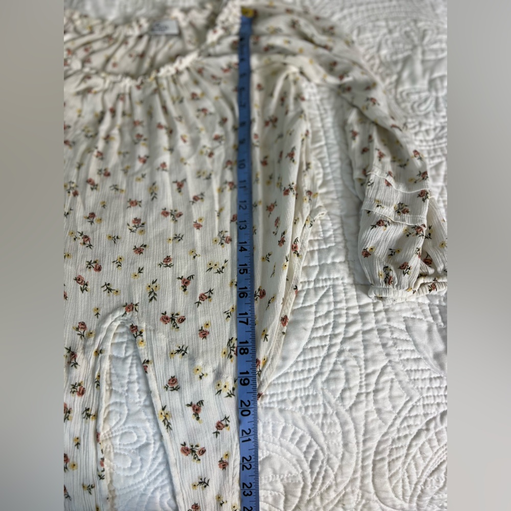 🌟3 for $25🌟 Hollister Juniors Floral Crop Top Front Tie Cream Blouse Top - Picture 7 of 7